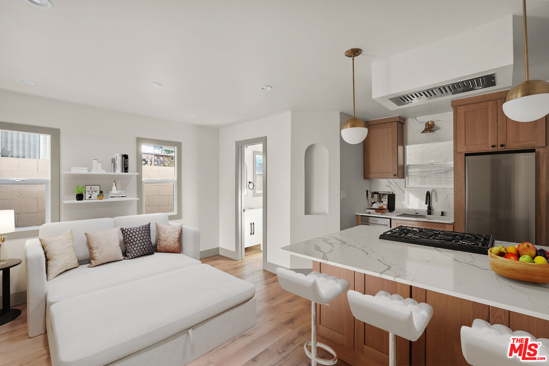 1043 N La Jolla Ave Unit: 1/4