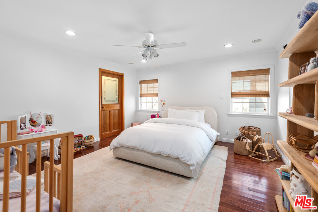 6511 Lindenhurst Ave