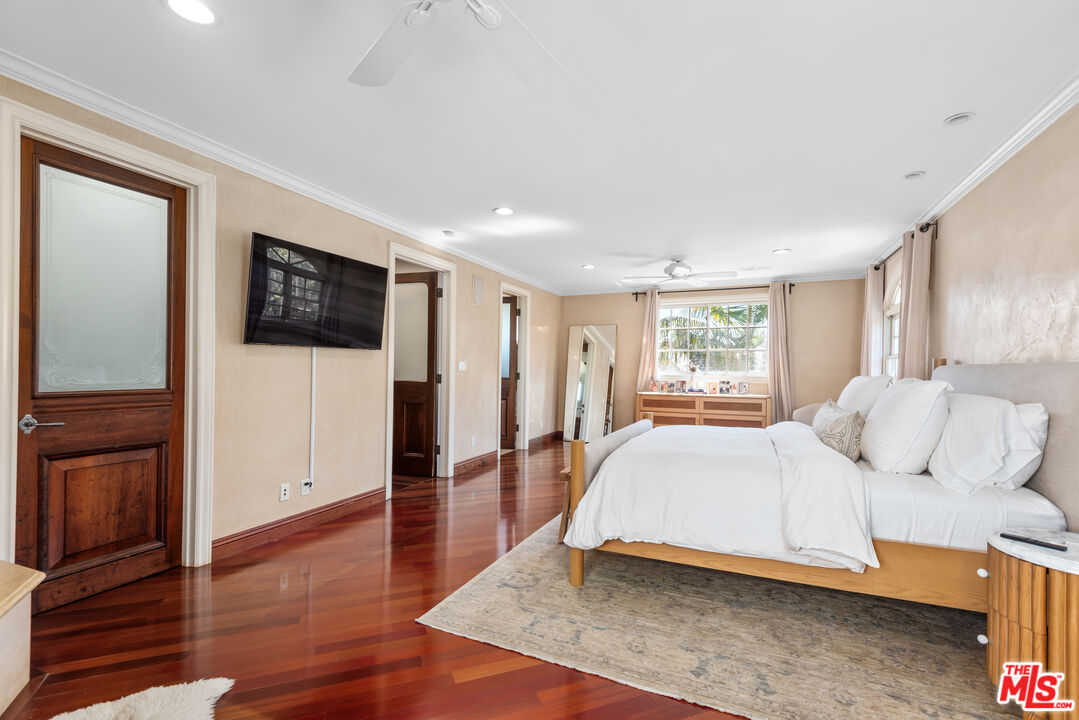 6511 Lindenhurst Ave