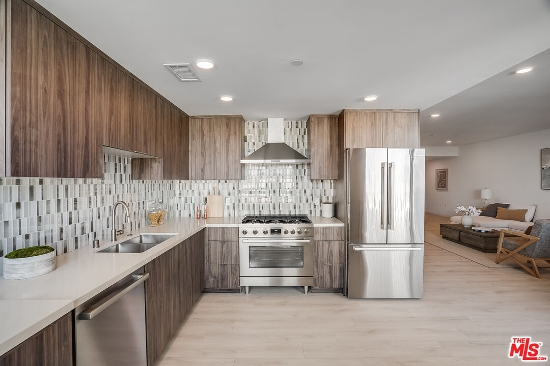 1021 S Shenandoah St Unit: 404