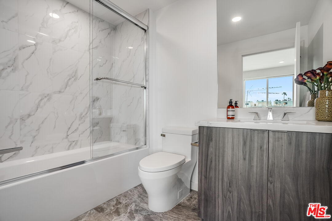 1021 S Shenandoah St Unit: 404