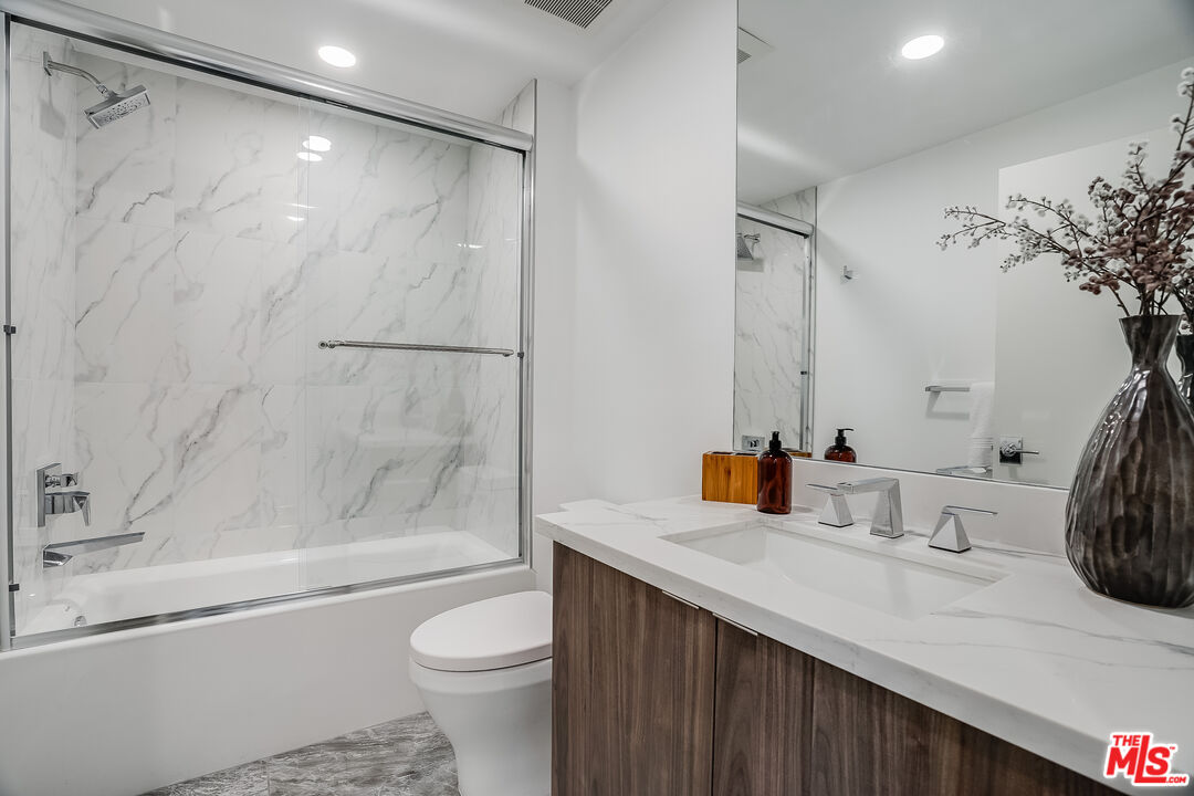 1021 S Shenandoah St Unit: 404