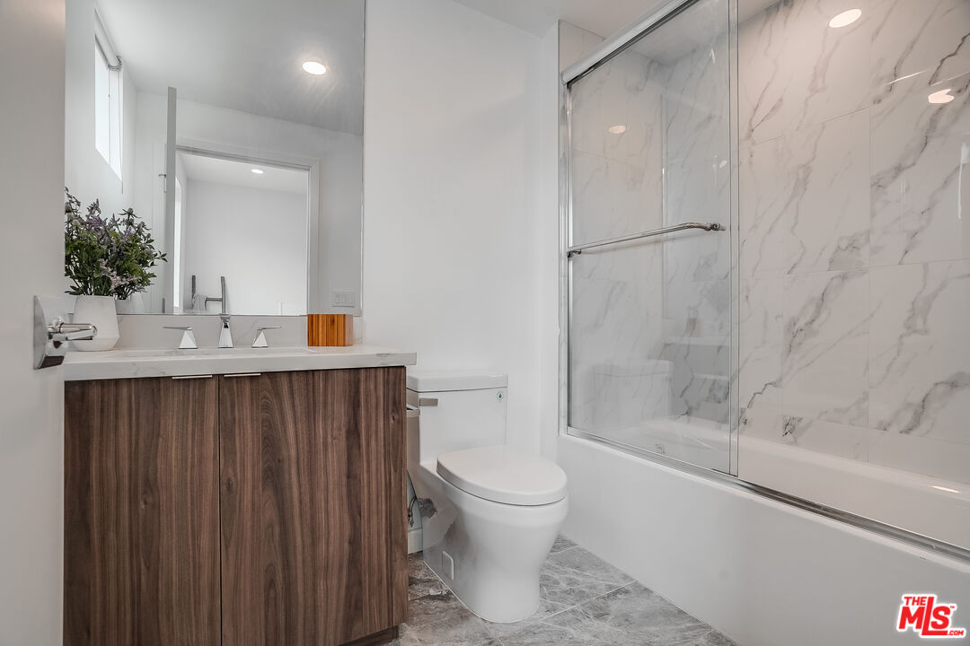 1021 S Shenandoah St Unit: 402