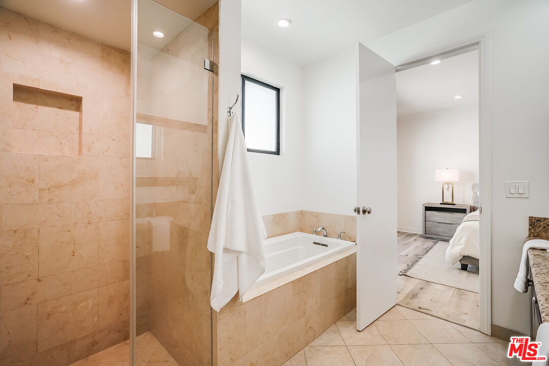 430 N Maple Dr Unit: 206