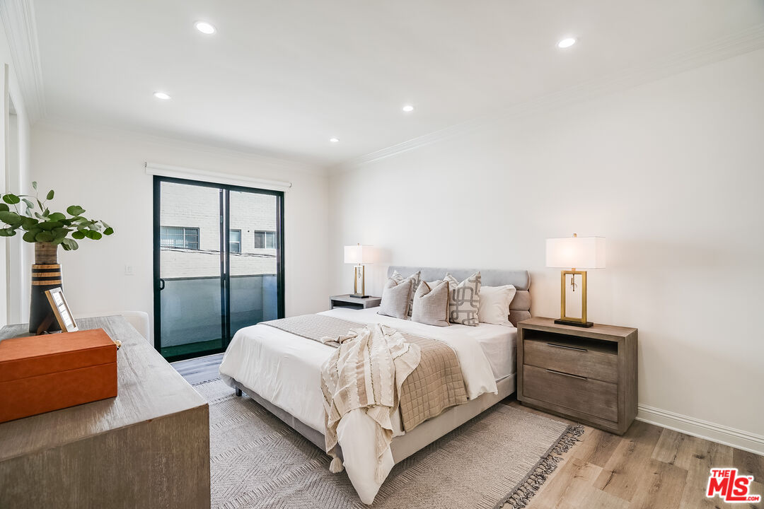 430 N Maple Dr Unit: 206