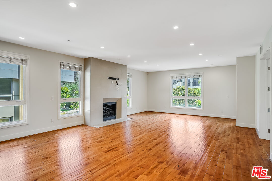 1517 S Bentley Ave Unit: PH2