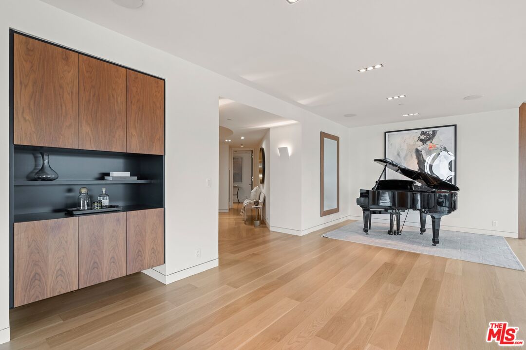 10490 Wilshire Blvd Unit: 2104