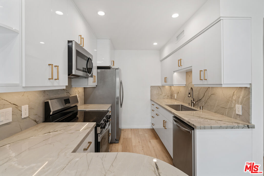 3407 Huxley St Unit: 32