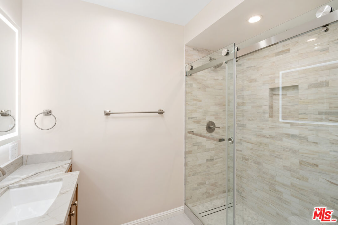 3407 Huxley St Unit: 32