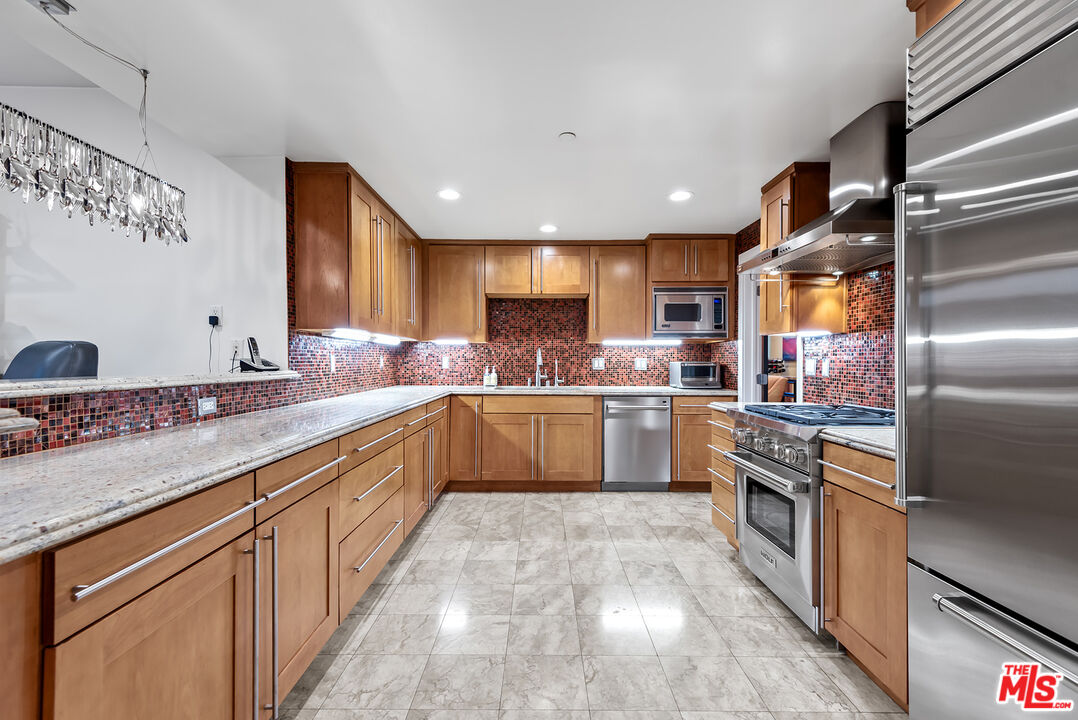 130 N Swall Dr Unit: 102