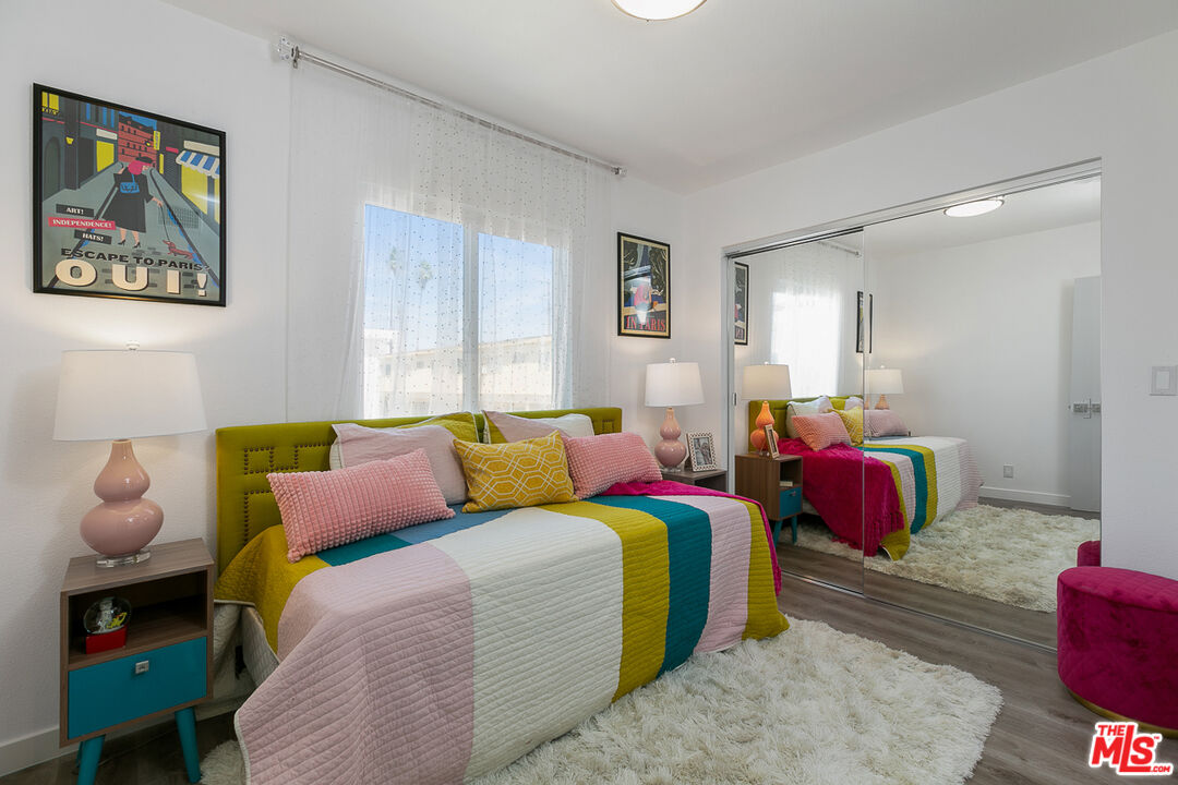 6736 Woodley Ave Unit: 6