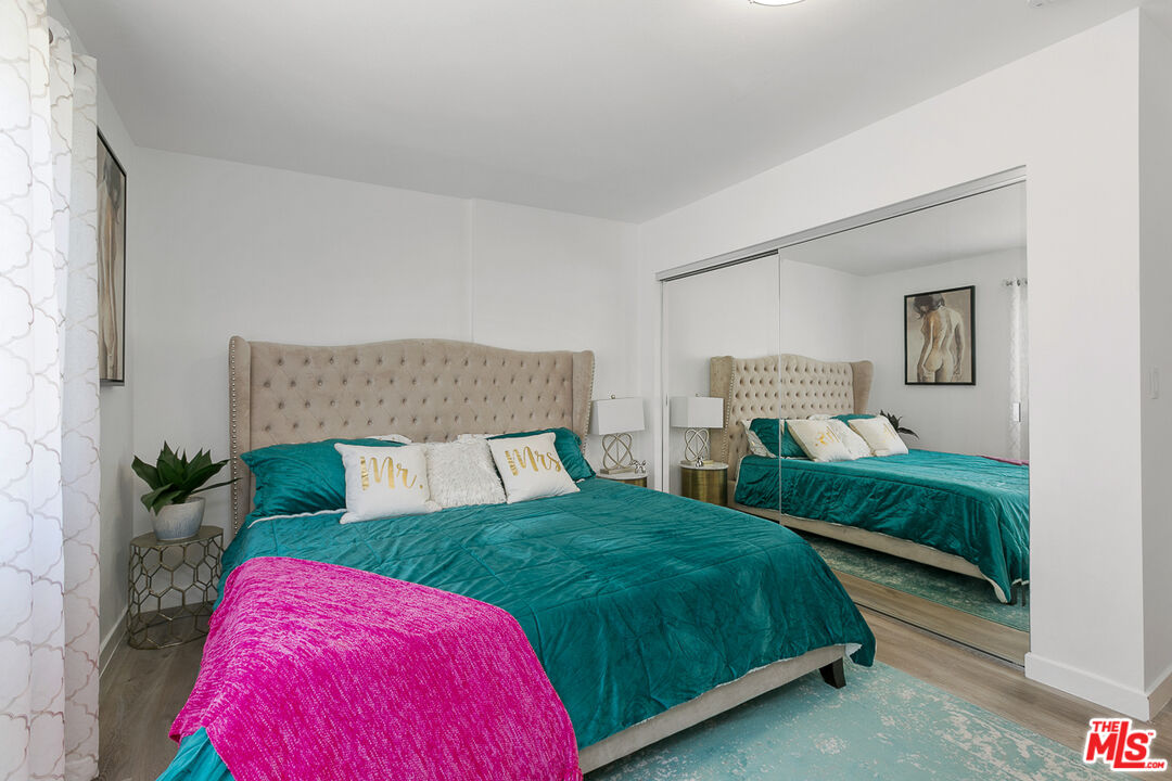 6736 Woodley Ave Unit: 6