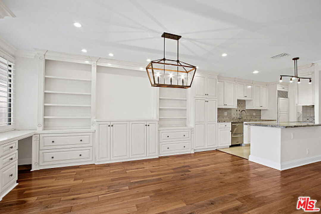 875 COMSTOCK AVE Unit: 10E