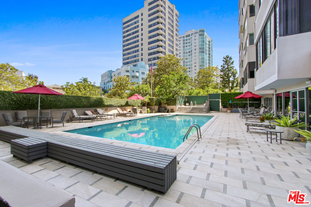 875 COMSTOCK AVE Unit: 10E