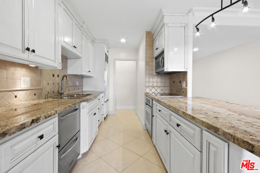 875 COMSTOCK AVE Unit: 10E