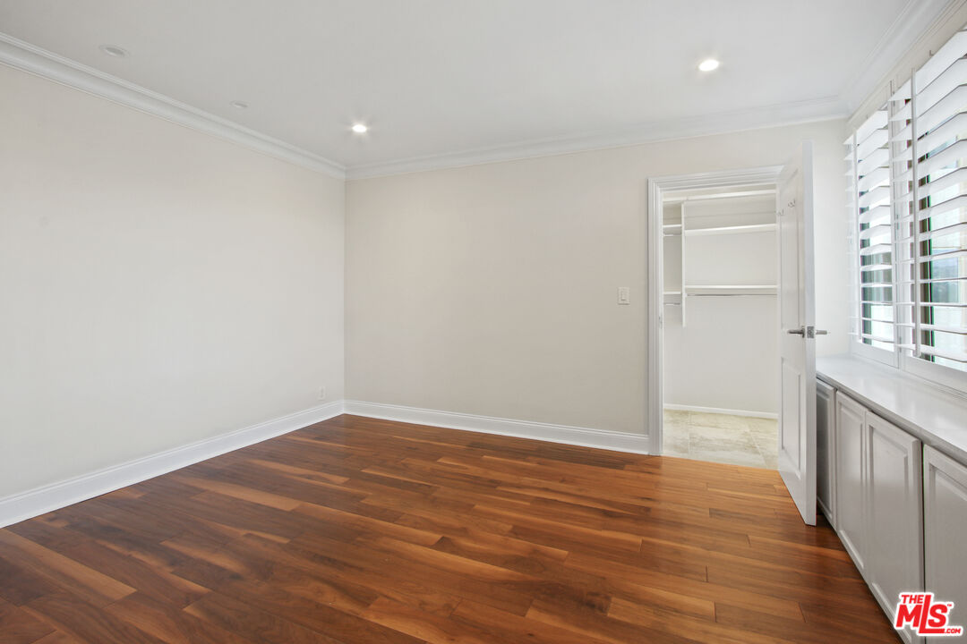 875 COMSTOCK AVE Unit: 10E