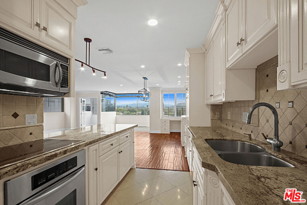 875 COMSTOCK AVE Unit: 10E