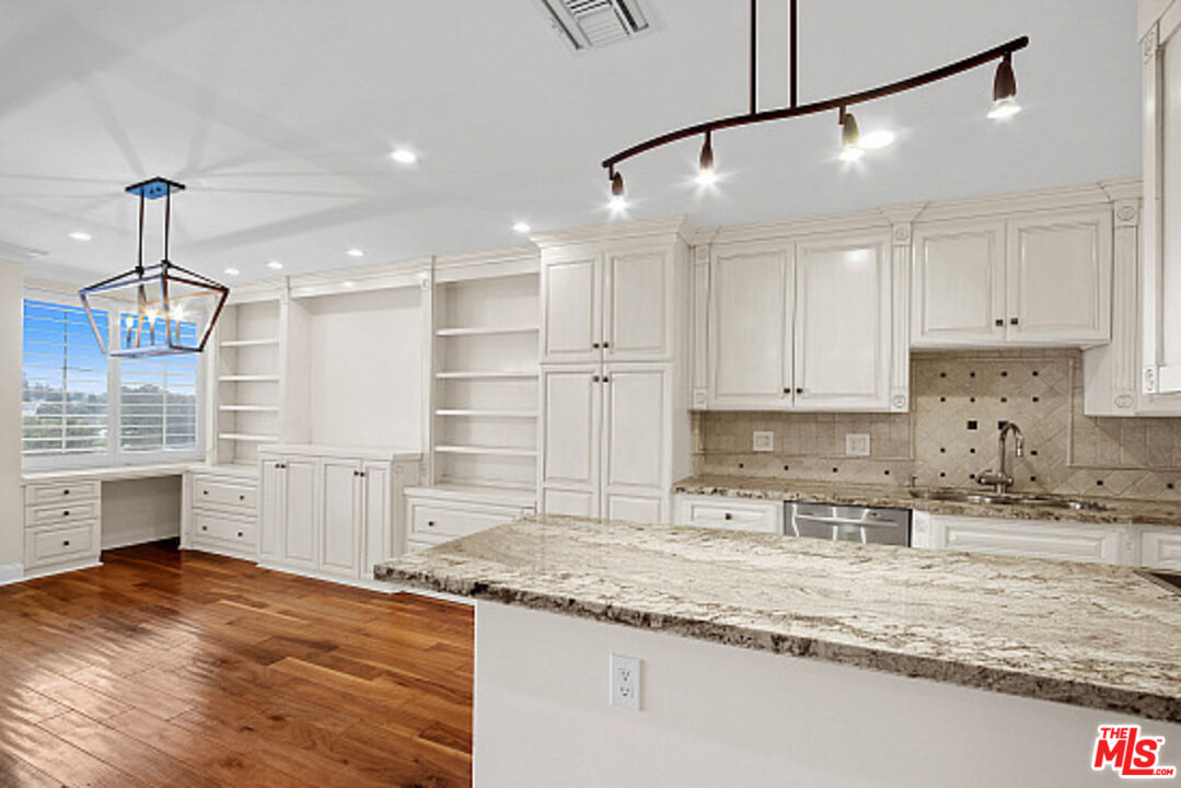 875 COMSTOCK AVE Unit: 10E