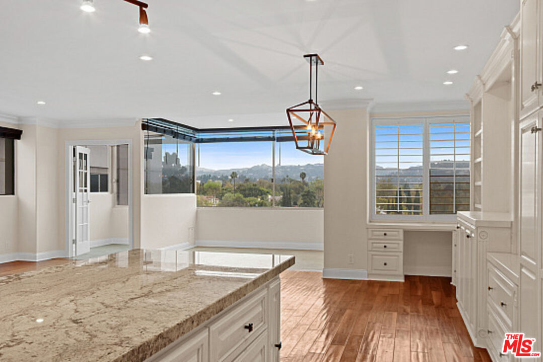 875 COMSTOCK AVE Unit: 10E