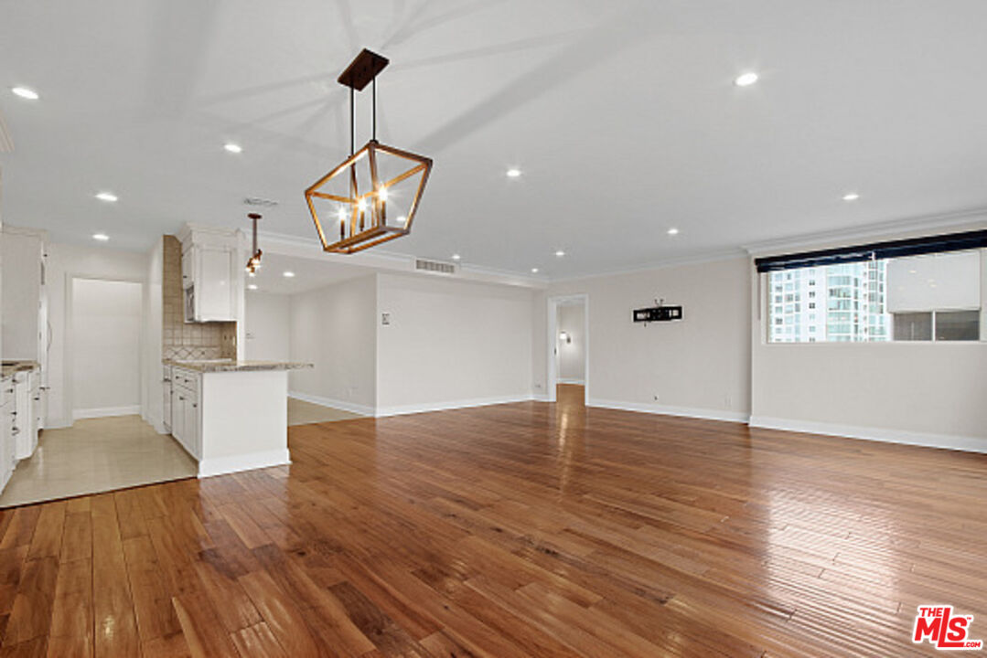 875 COMSTOCK AVE Unit: 10E