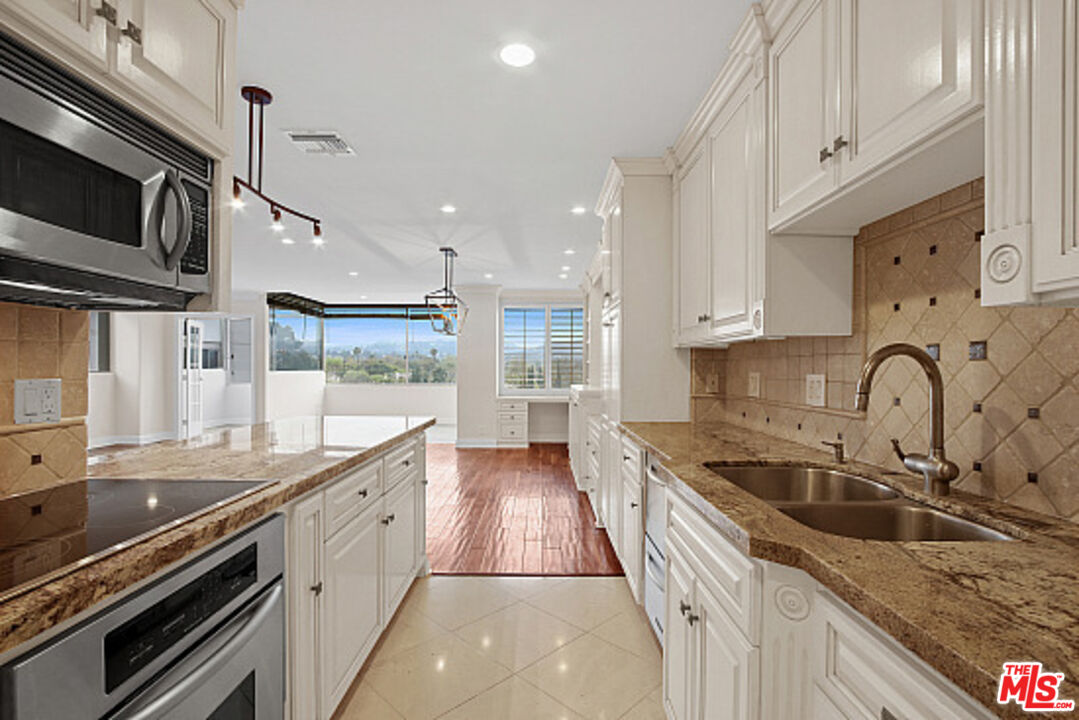 875 COMSTOCK AVE Unit: 10E