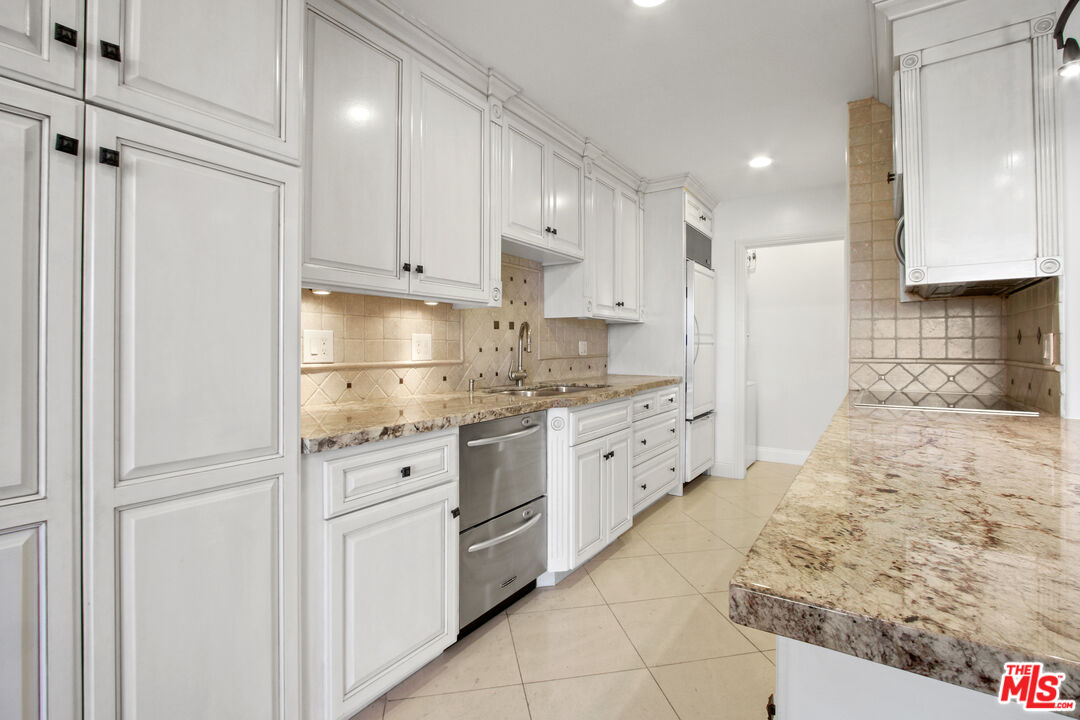 875 COMSTOCK AVE Unit: 10E