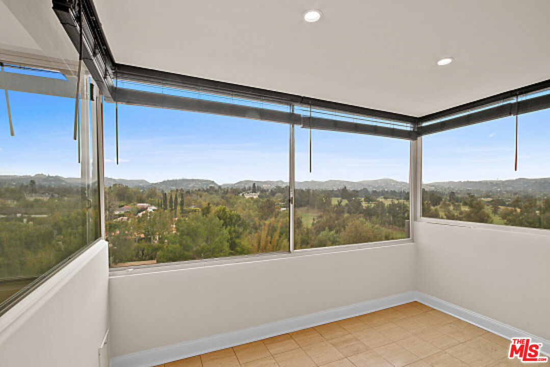 875 COMSTOCK AVE Unit: 10E