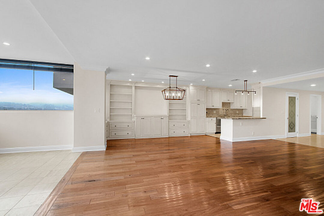 875 COMSTOCK AVE Unit: 10E