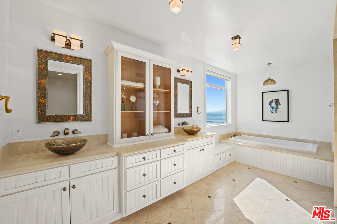 5518 Rincon Beach Park Dr