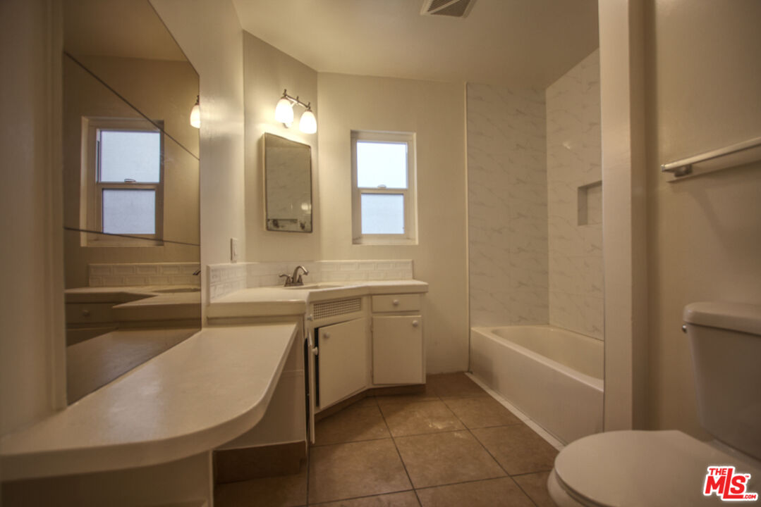 1428 S CRESCENT HEIGHTS BLVD Unit: 1428 1/2