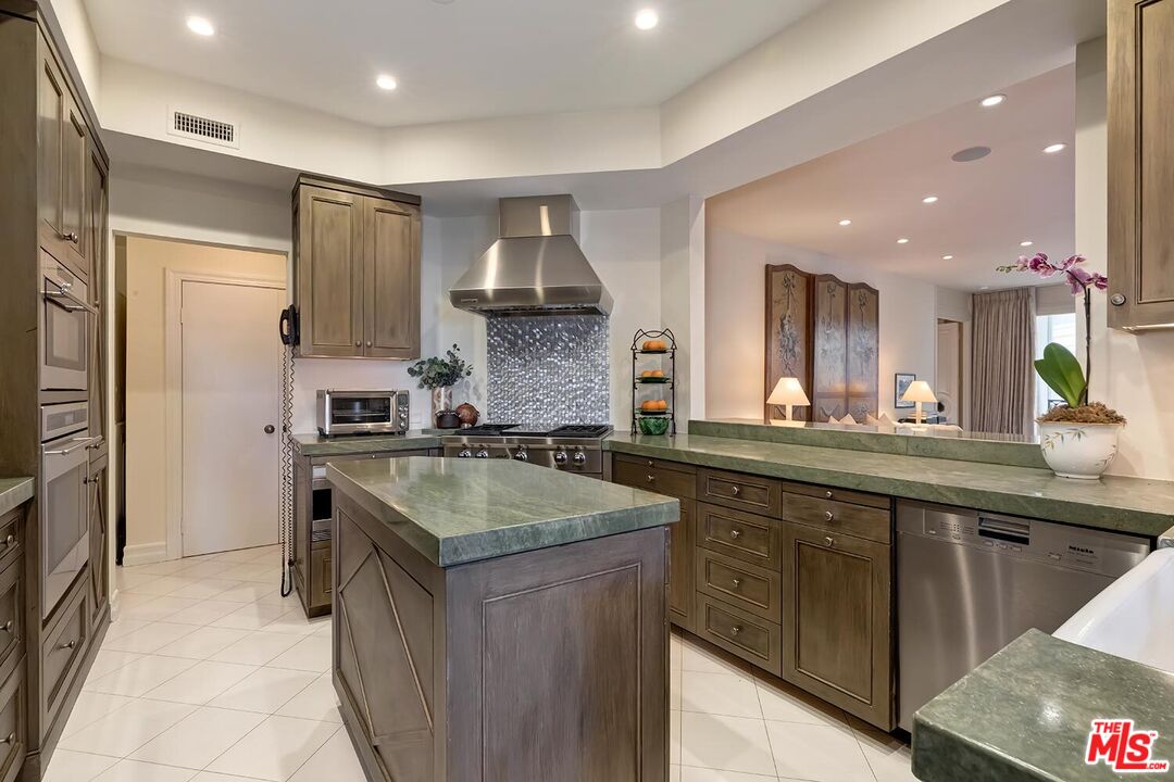 10114 Empyrean Way Unit: 201