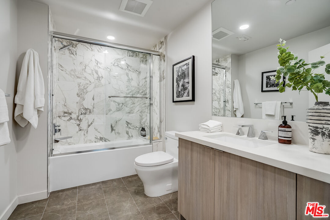 1101 S Bedford St Unit: 102