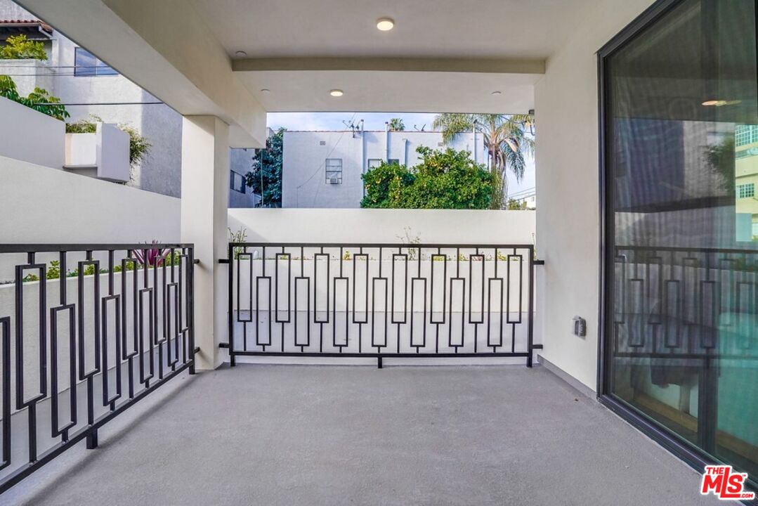 1101 S Bedford St Unit: 102