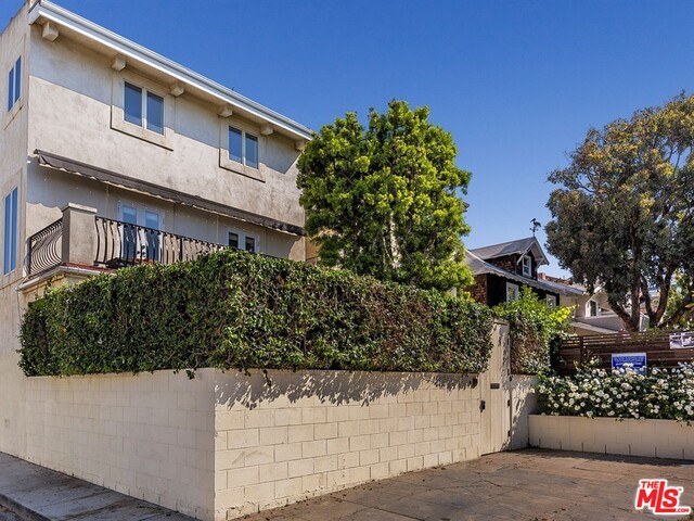 15 CLUBHOUSE AVE