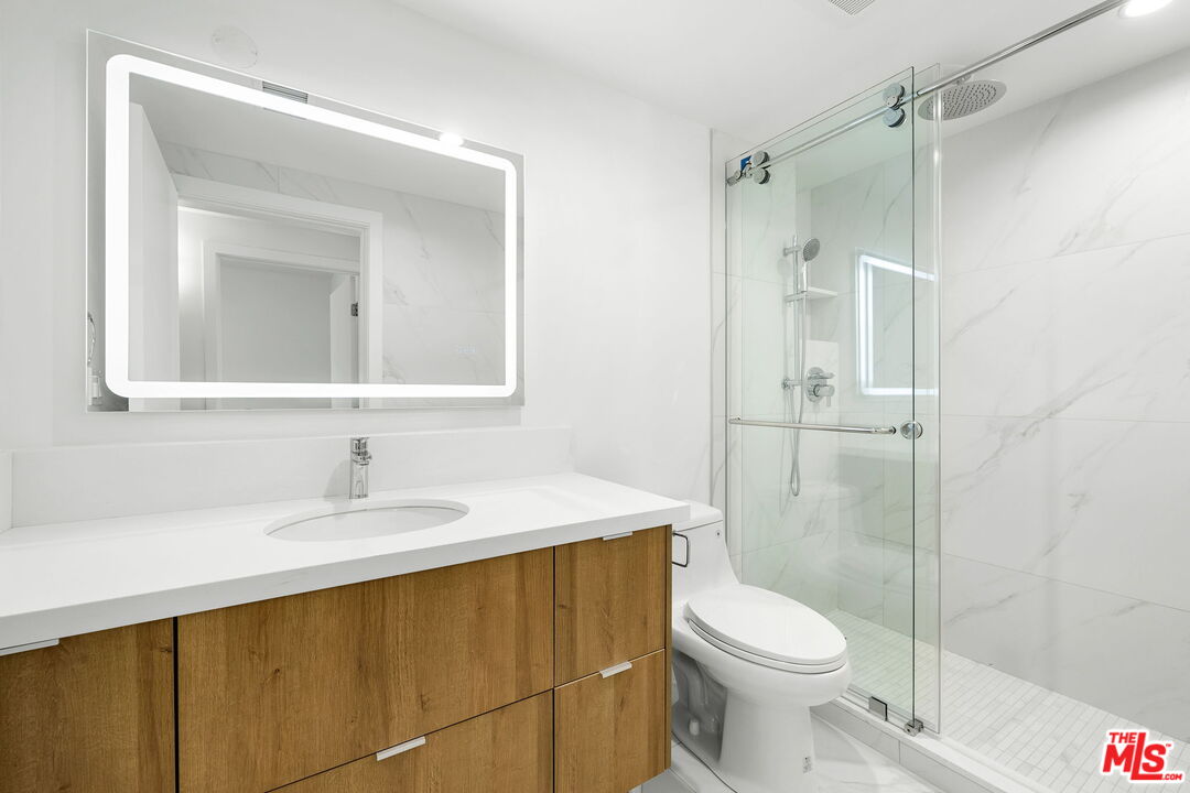 8833 Cynthia St Unit: 401 (PH)