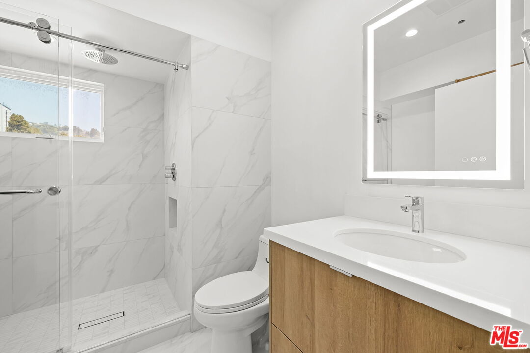 8833 Cynthia St Unit: 401 (PH)