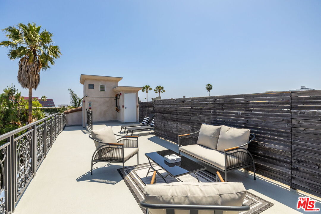 8833 Cynthia St Unit: 401 (PH)