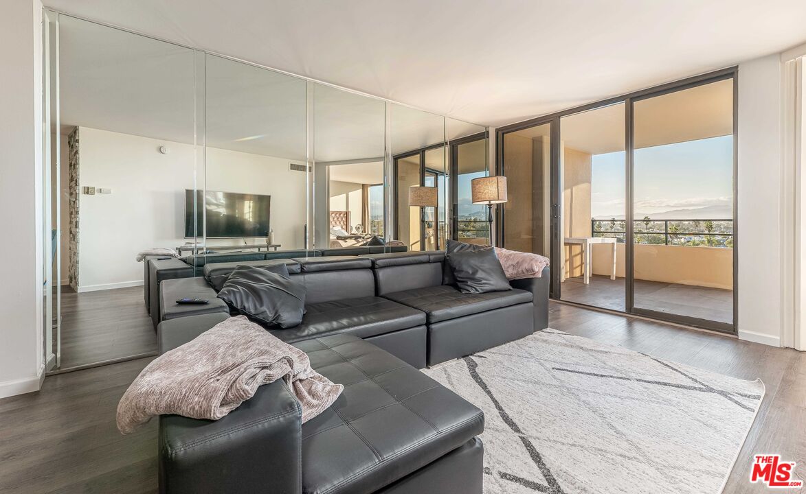 4316 Marina City Dr Unit: 325