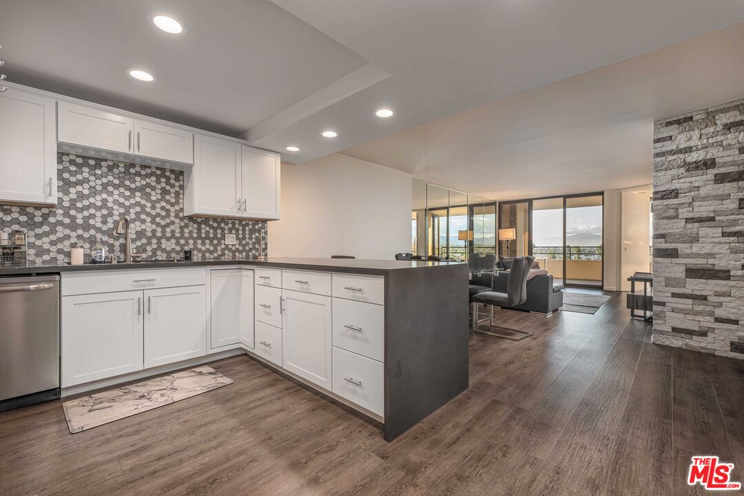 4316 Marina City Dr Unit: 325