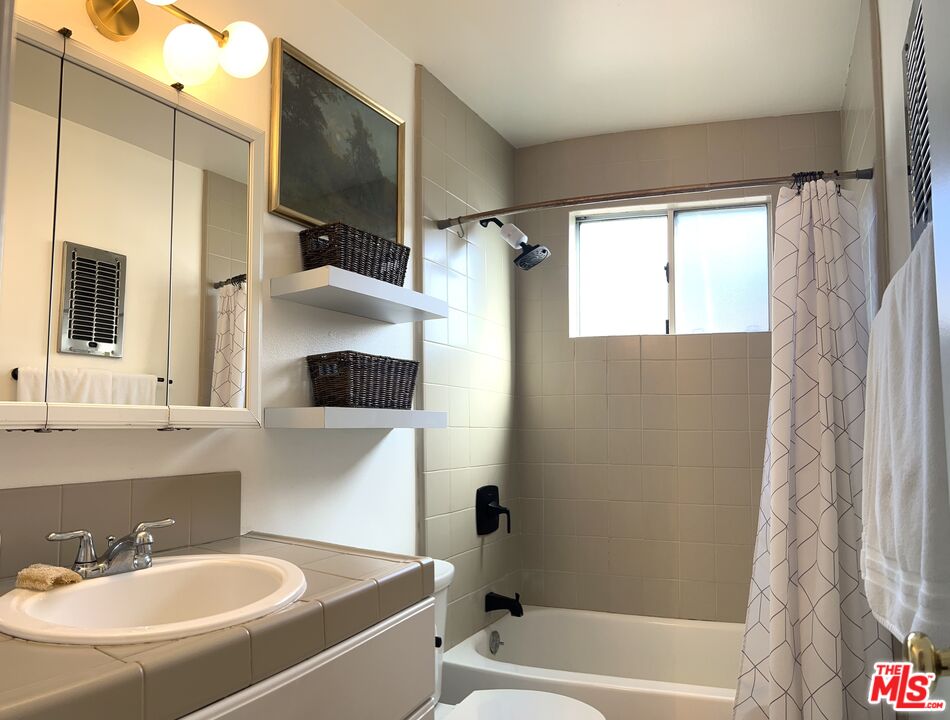 550 N CROFT AVE Unit: 9