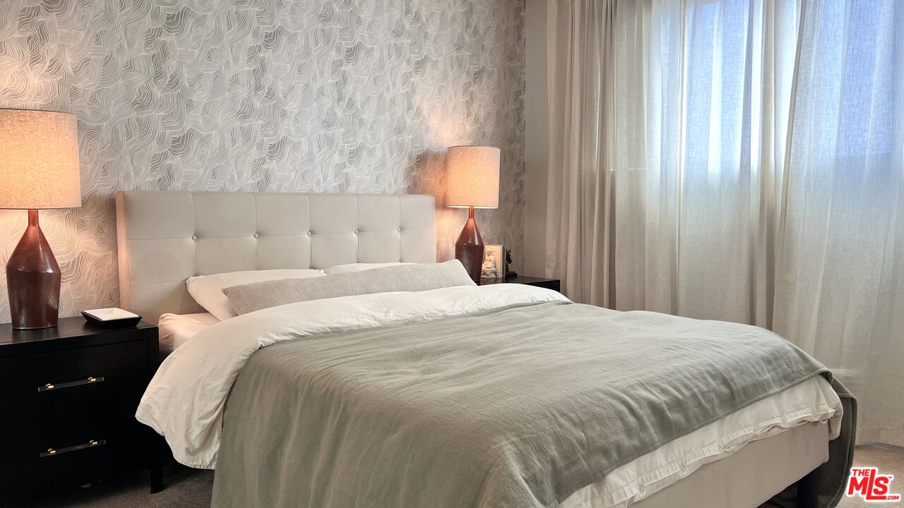 550 N CROFT AVE Unit: 9