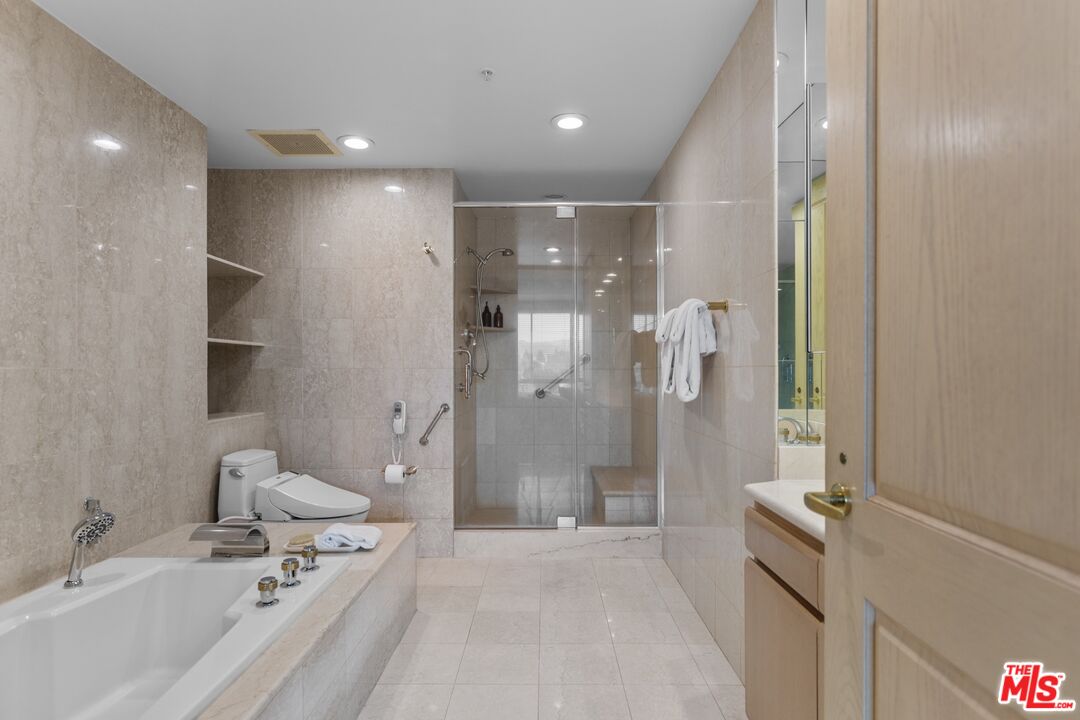 10490 Wilshire Blvd Unit: 906