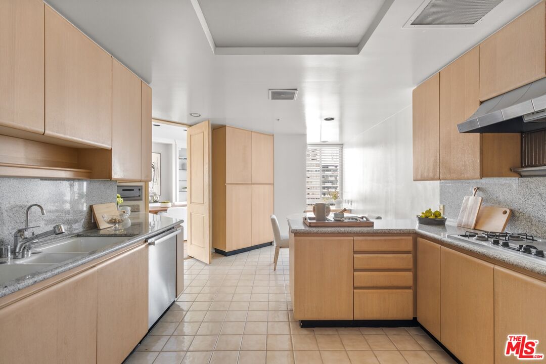 10490 Wilshire Blvd Unit: 906