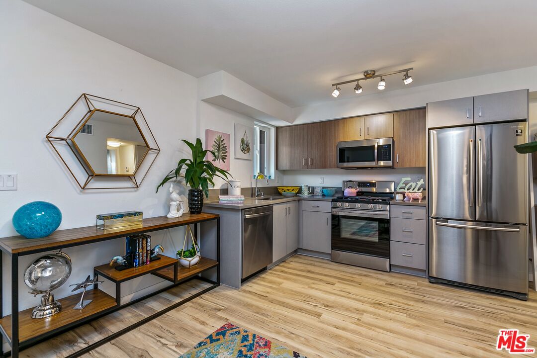 6640 Woodley Ave Unit: 209
