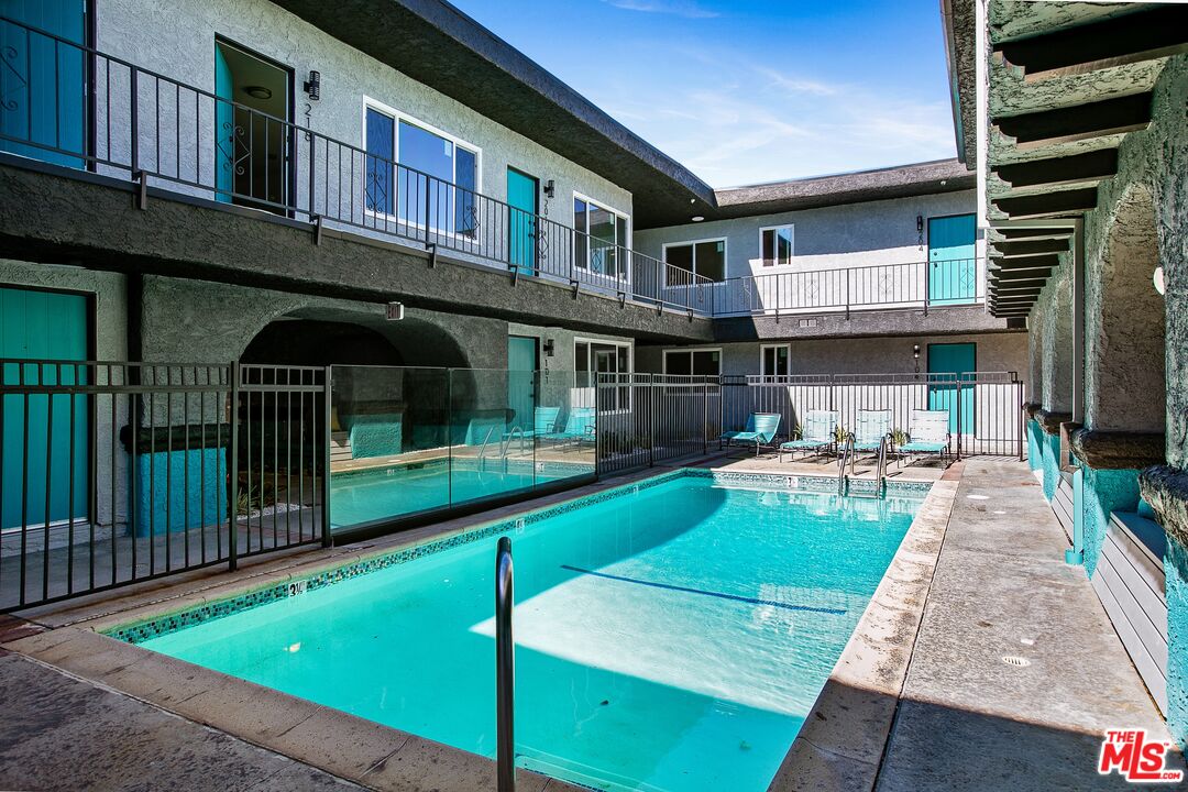 6640 Woodley Ave Unit: 209