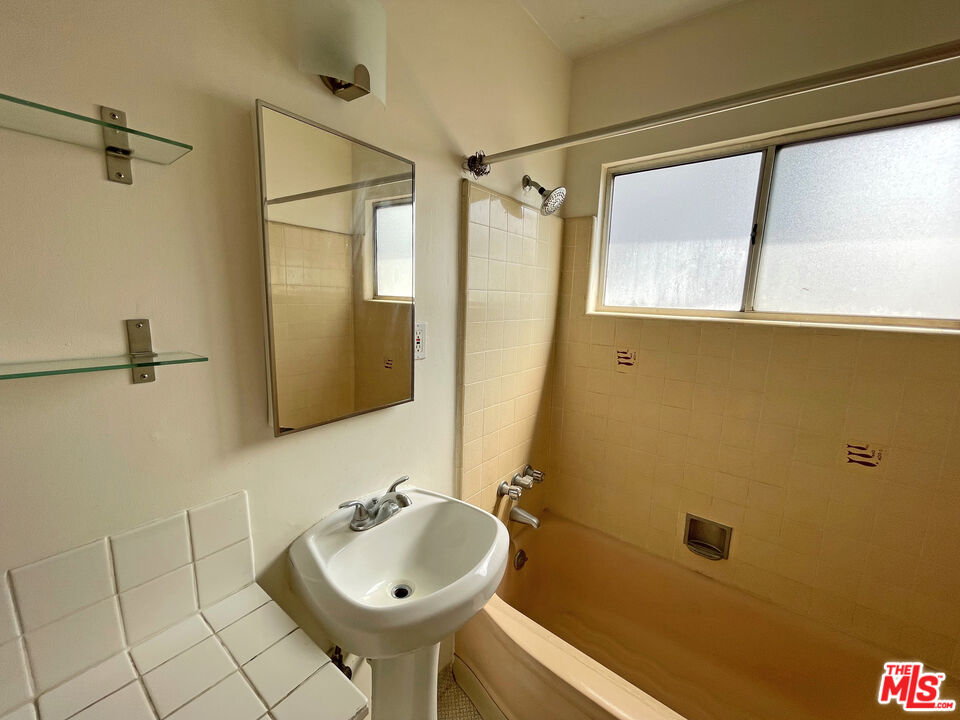 2986 Waverly Dr Unit: 4