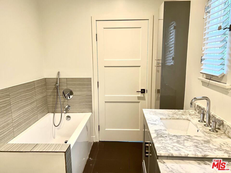 1014 Meadowbrook Ave