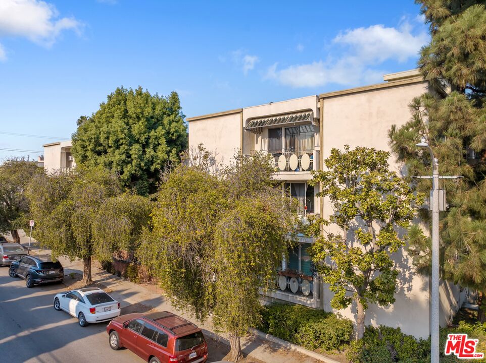 4255 W 5th St Unit: 106