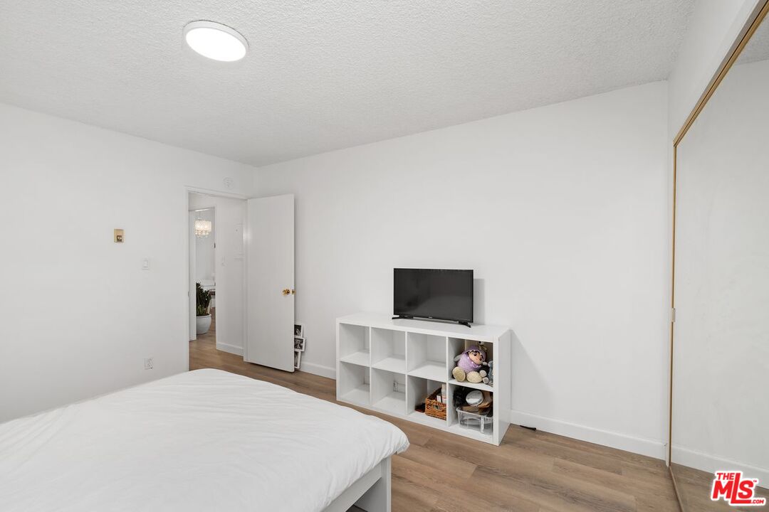 4255 W 5th St Unit: 106