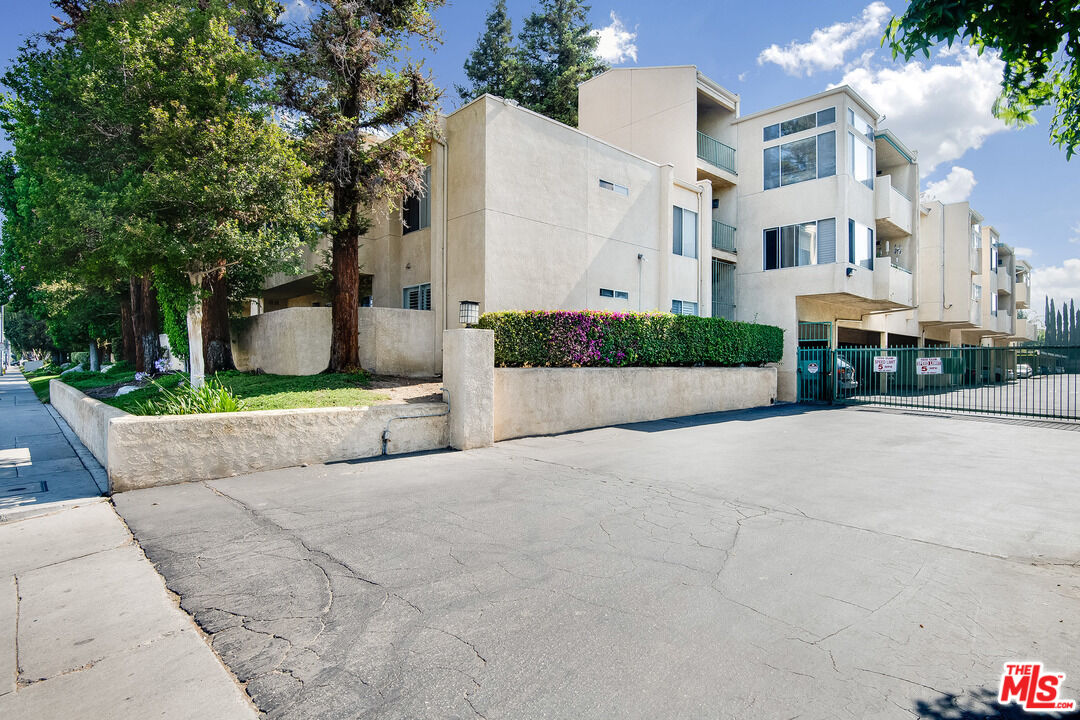 7800 Topanga Canyon Blvd Unit: 206